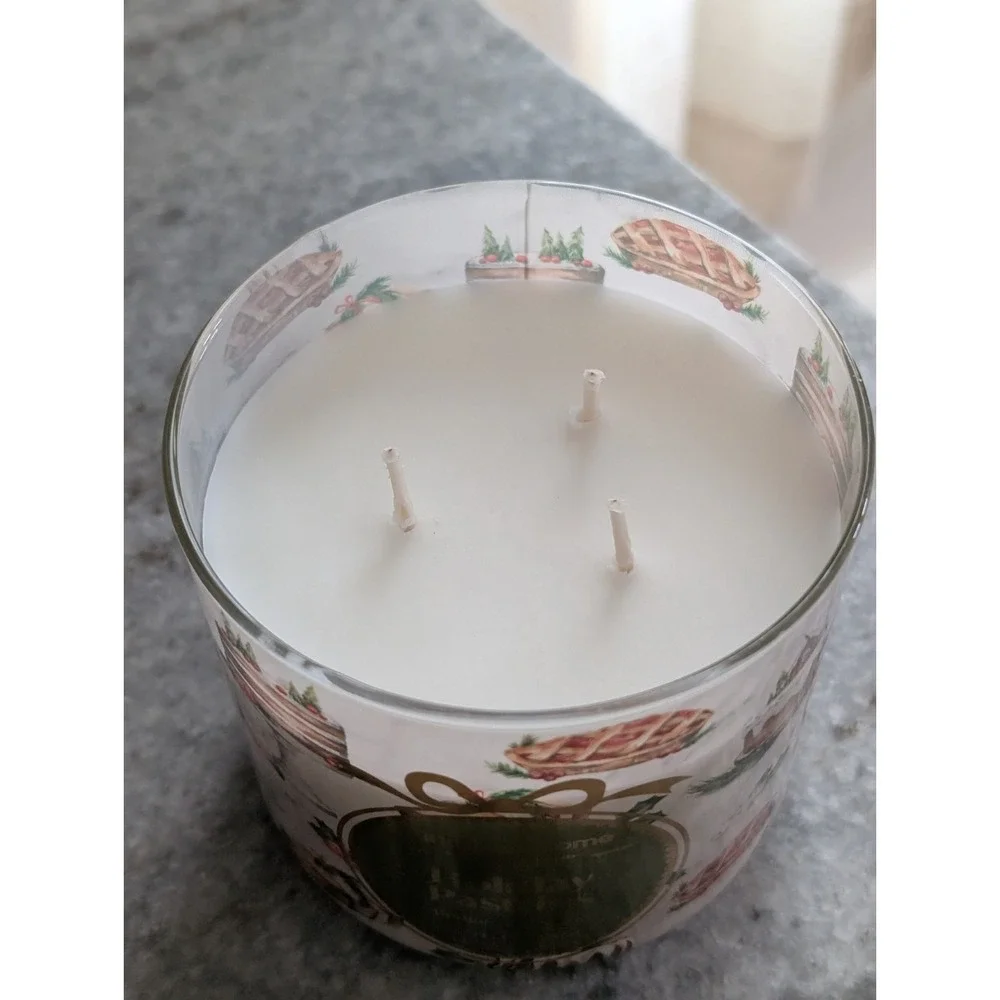 Kirkland Holiday Pastries Vanilla Spice 3-Wick Christmas Holiday Candle New